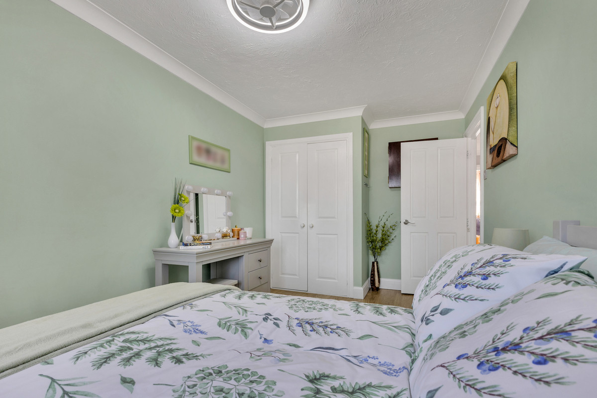 Cameron Square, Mitcham, CR4, photo 13