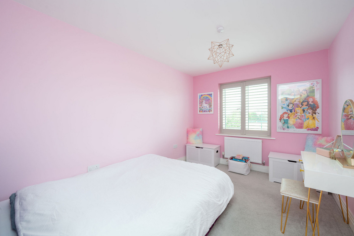 Tern Avenue, Horsham, RH12, photo 12