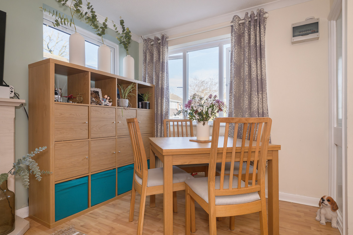 Sycamore Avenue, Horsham, RH12, photo 5