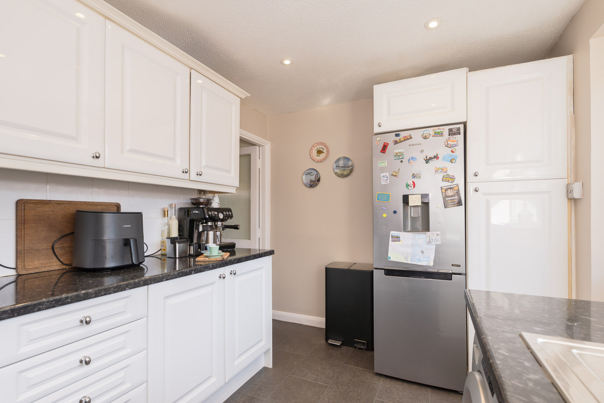 Sycamore Avenue, Horsham, RH12, photo 8
