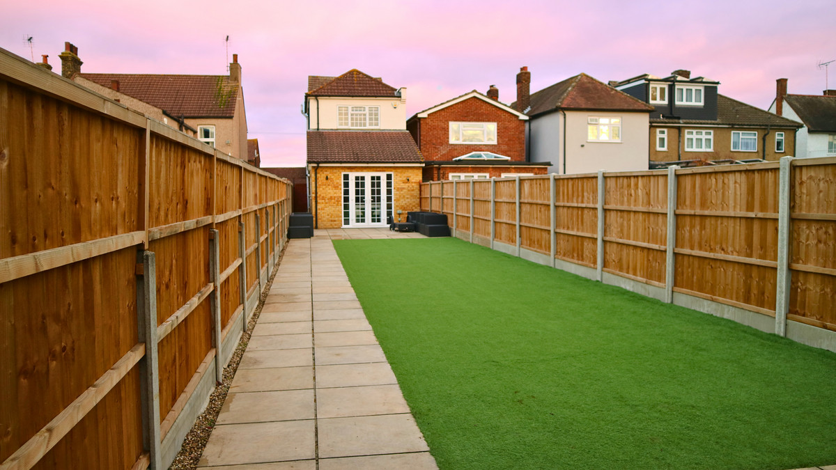 Clockhouse Lane, Grays, RM16, photo 22