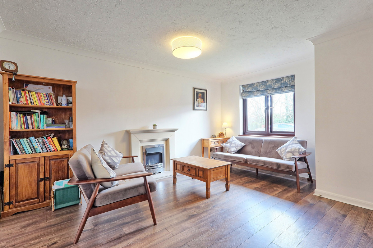Downs Grove, Basildon, SS16, photo 3