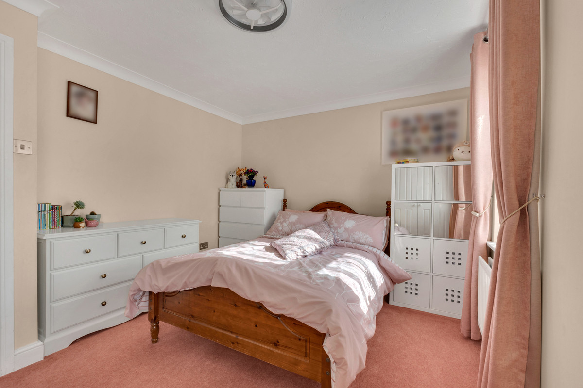 Cameron Square, Mitcham, CR4, photo 8
