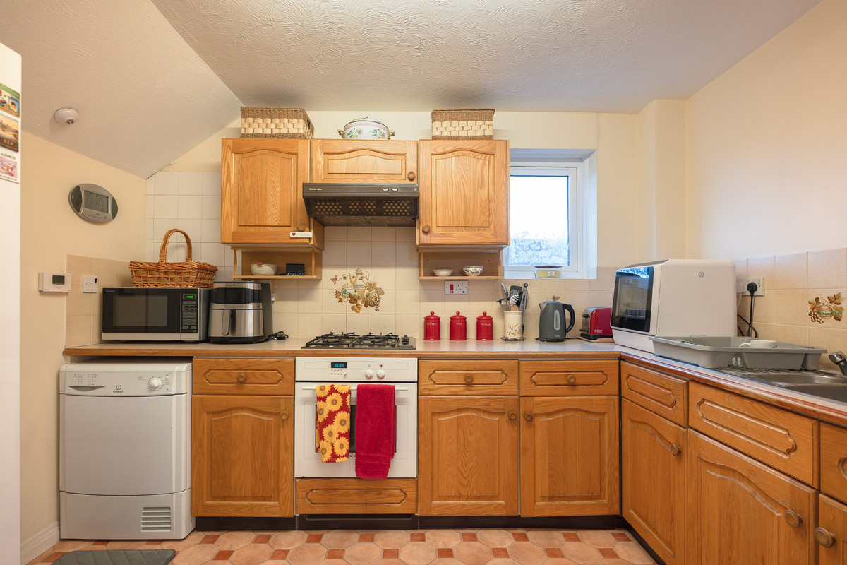 Tulip Court, Horsham, RH12, photo 5