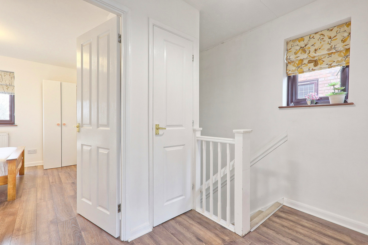 Downs Grove, Basildon, SS16, photo 13