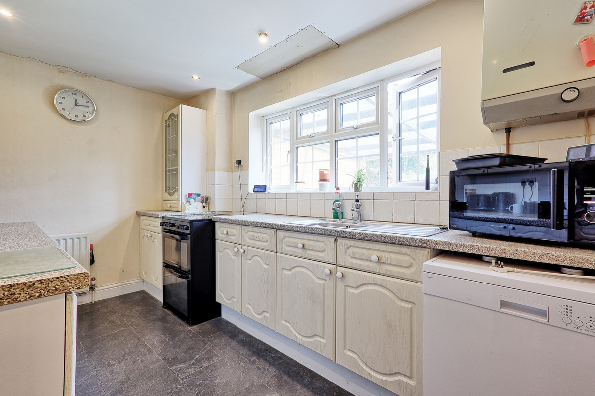 Langleys, Kingswood, SS16, photo 6