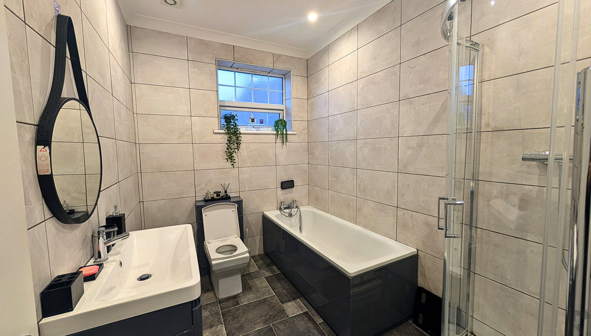 Clockhouse Lane, Grays, RM16, photo 14