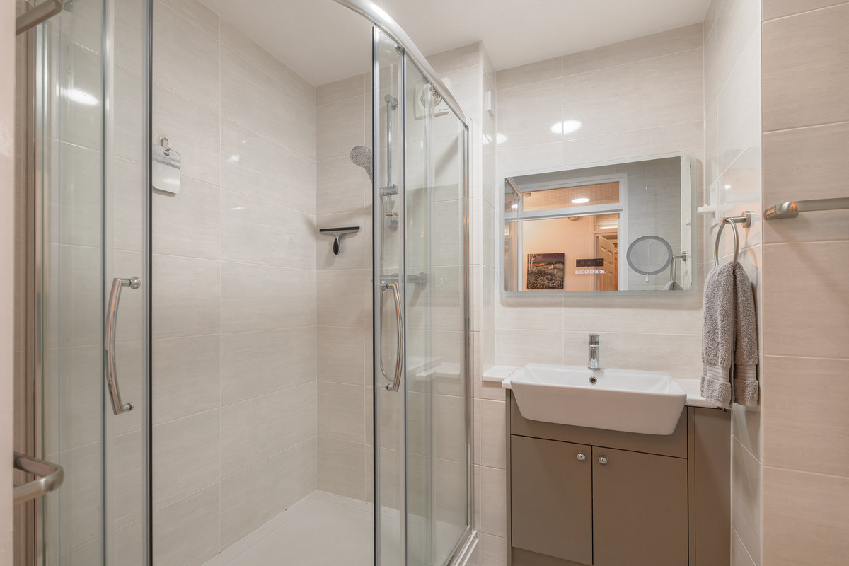 Tulip Court, Horsham, RH12, photo 10