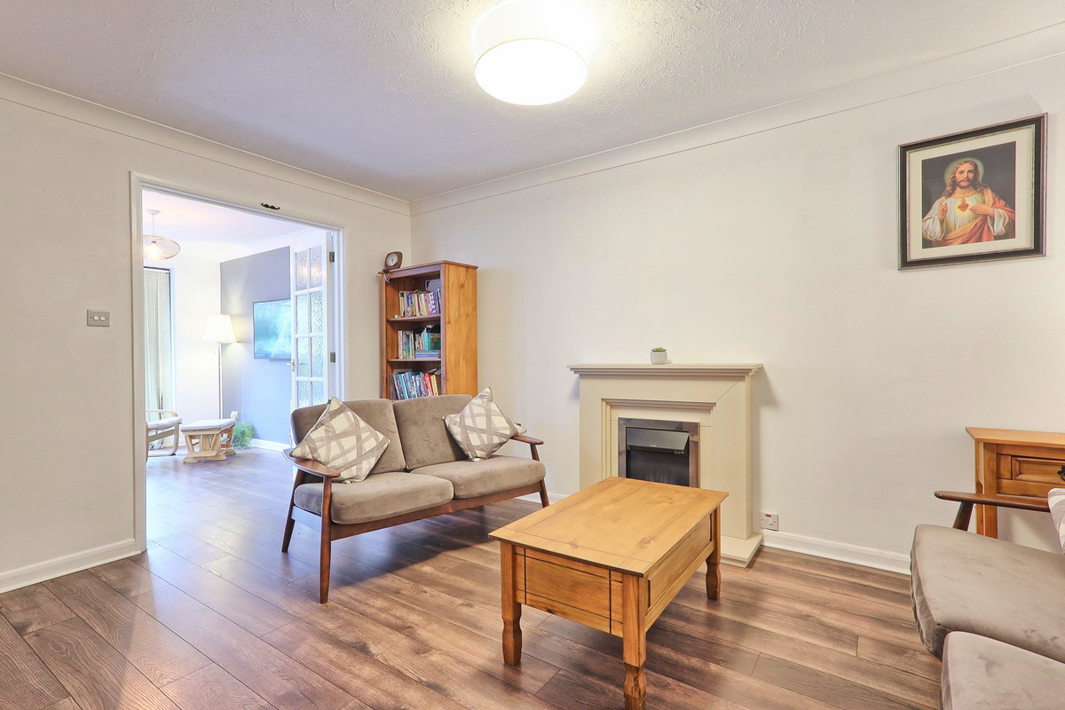 Downs Grove, Basildon, SS16, photo 9