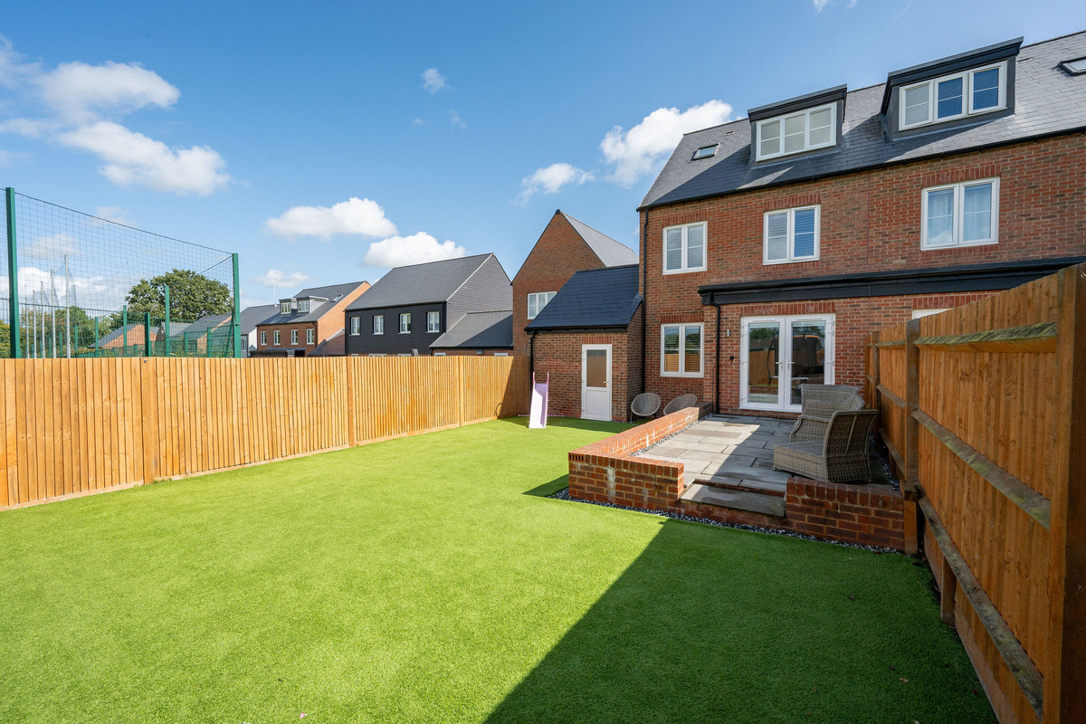 Tern Avenue, Horsham, RH12, photo 17