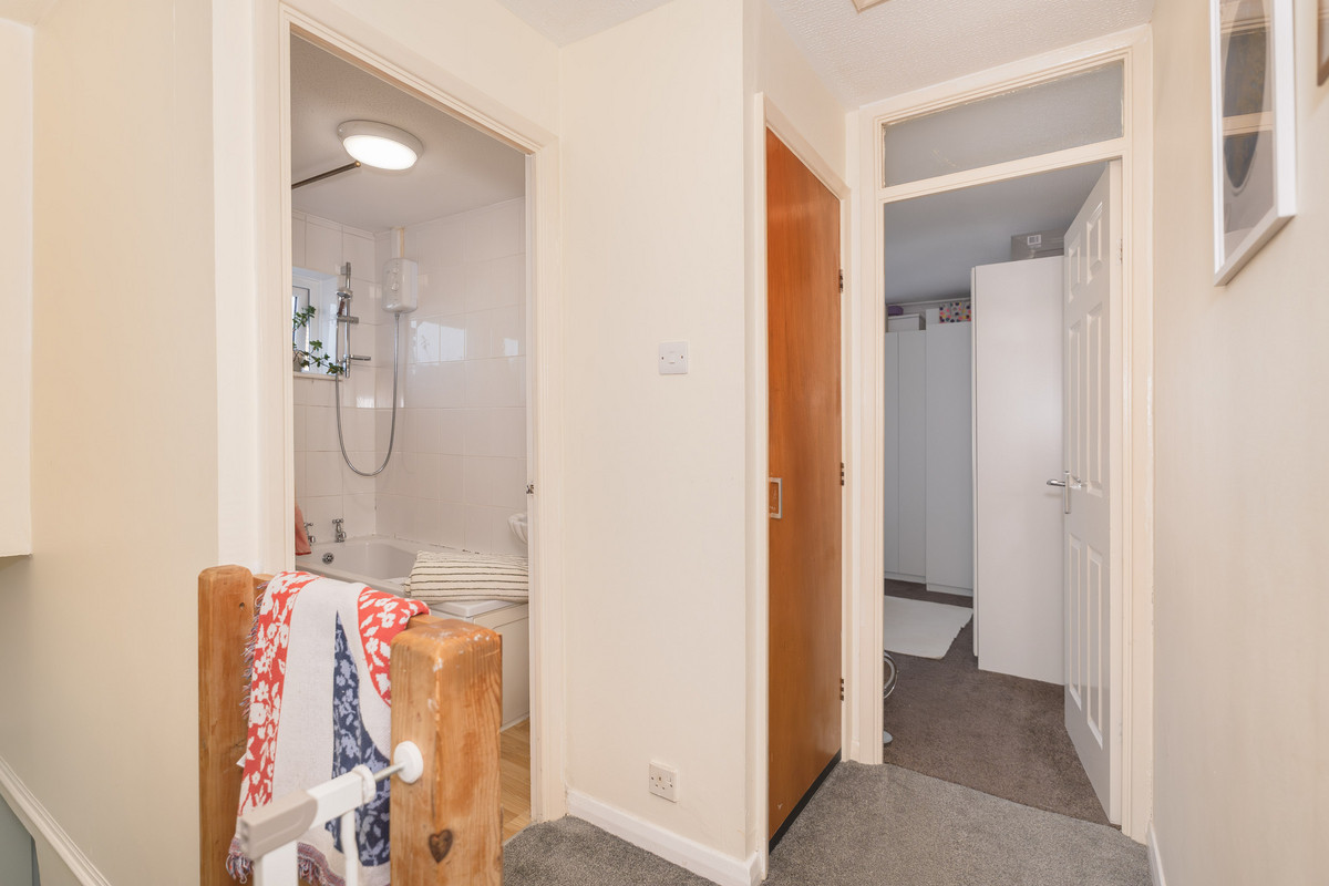 Sycamore Avenue, Horsham, RH12, photo 15