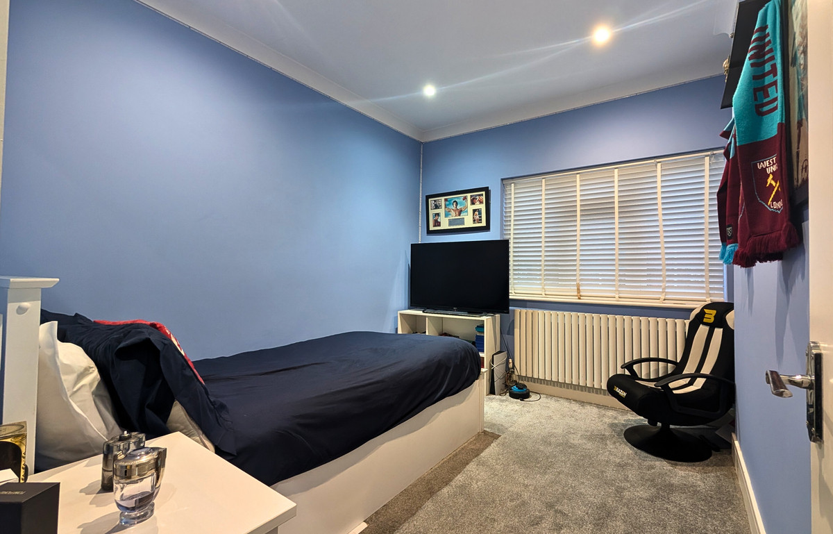 Clockhouse Lane, Grays, RM16, photo 13
