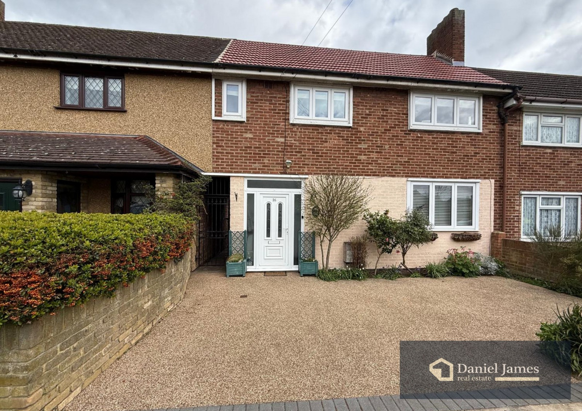 Hood Walk, Romford, RM7