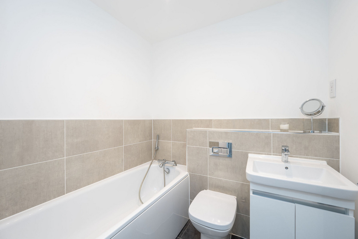 Tern Avenue, Horsham, RH12, photo 15