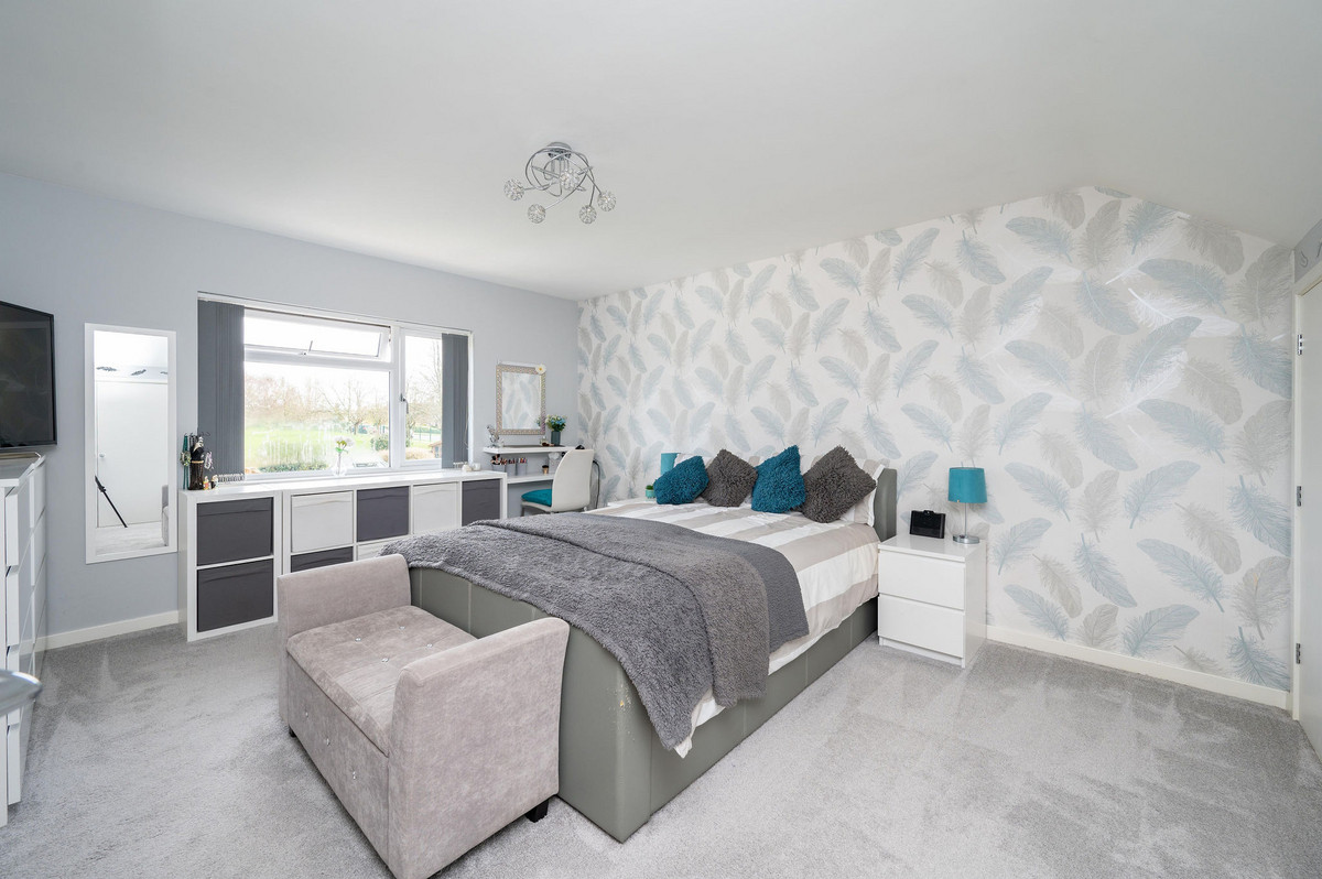 Merryfield Drive, Horsham, RH12, photo 2