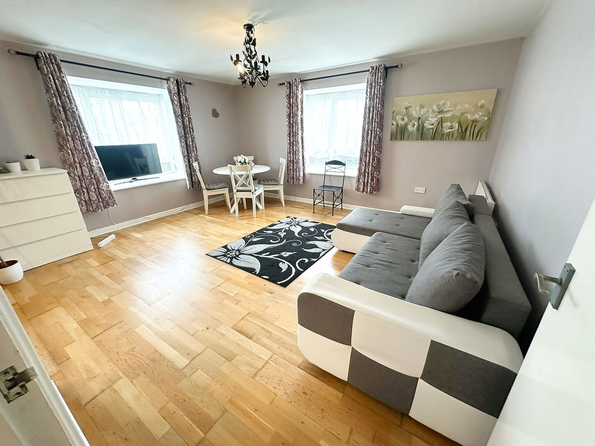 Goresbrook Road, Dagenham, RM9, photo 3