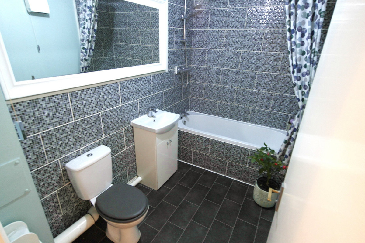 Goresbrook Road, Dagenham, RM9, photo 8