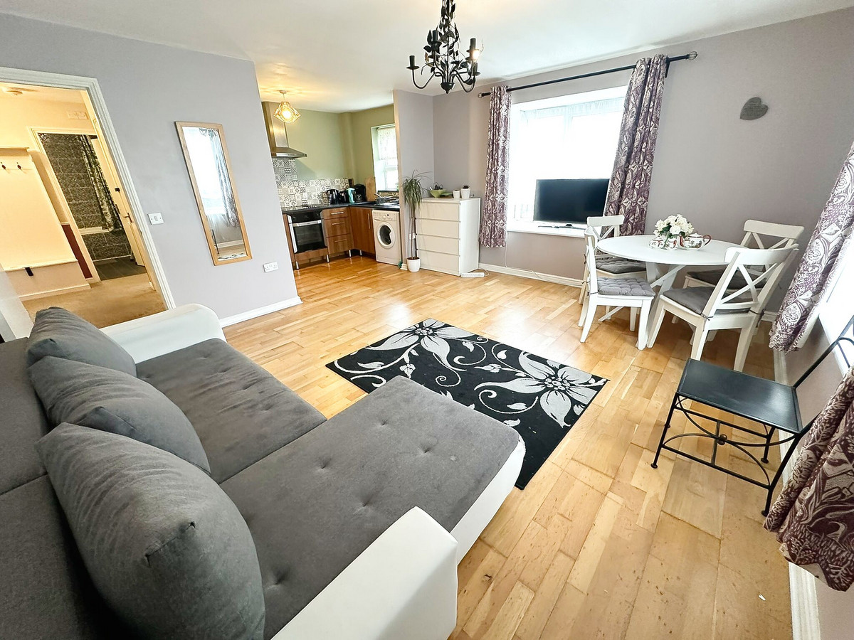 Goresbrook Road, Dagenham, RM9, photo 3