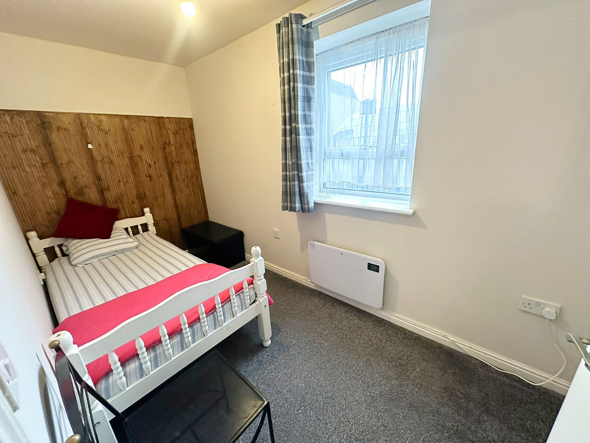 Goresbrook Road, Dagenham, RM9, photo 7