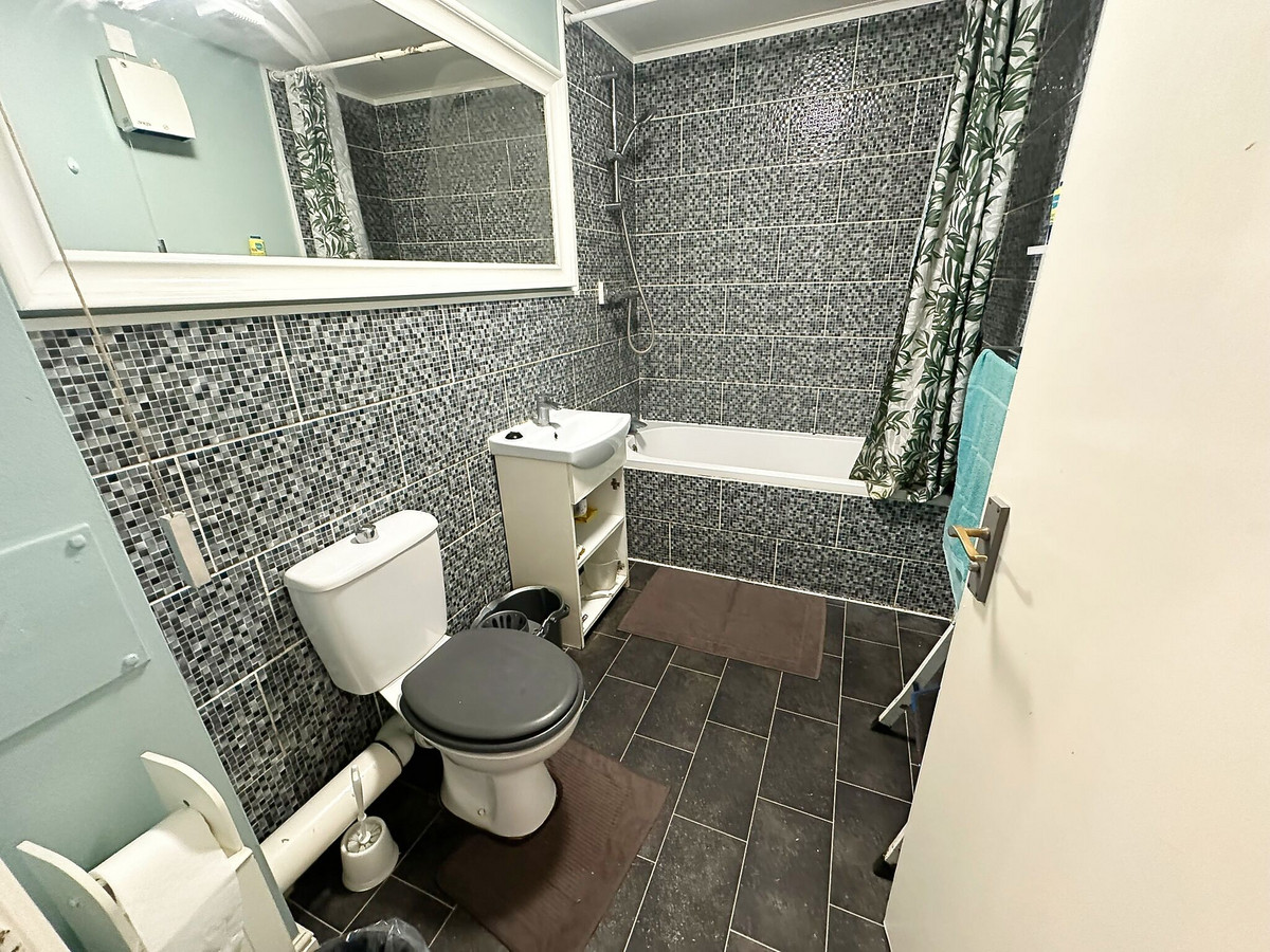 Goresbrook Road, Dagenham, RM9, photo 6