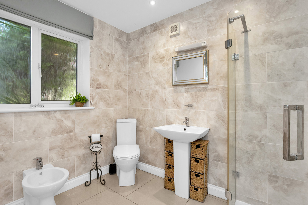 Locksash Close, West Wittering, photo 10