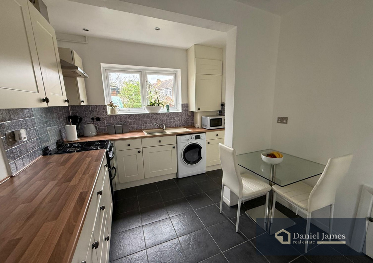 Hood Walk, Romford, RM7, photo 3