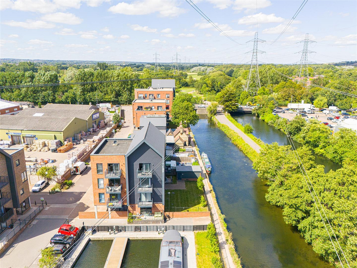Waterfront Court Hazlemere Marina, Waltham Abbey, EN9, photo 16