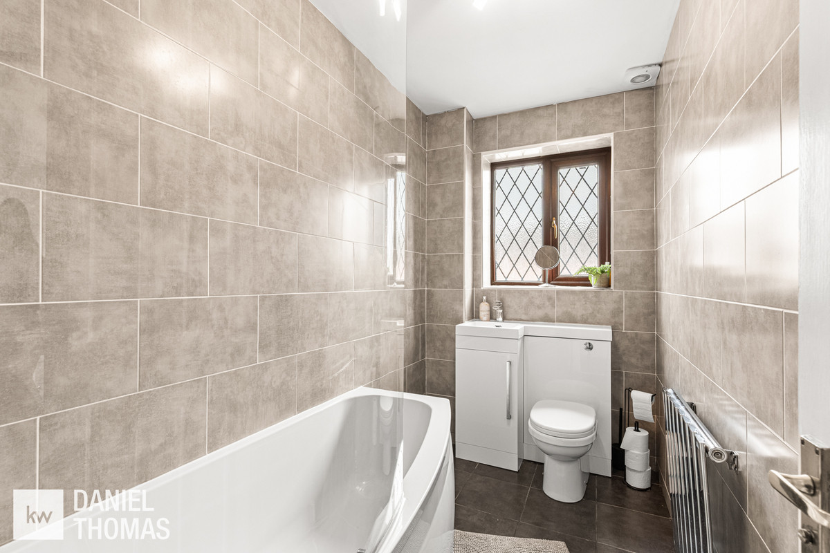 DANIEL THOMAS | Lamplighters Close, Waltham Abbey, EN9, photo 13