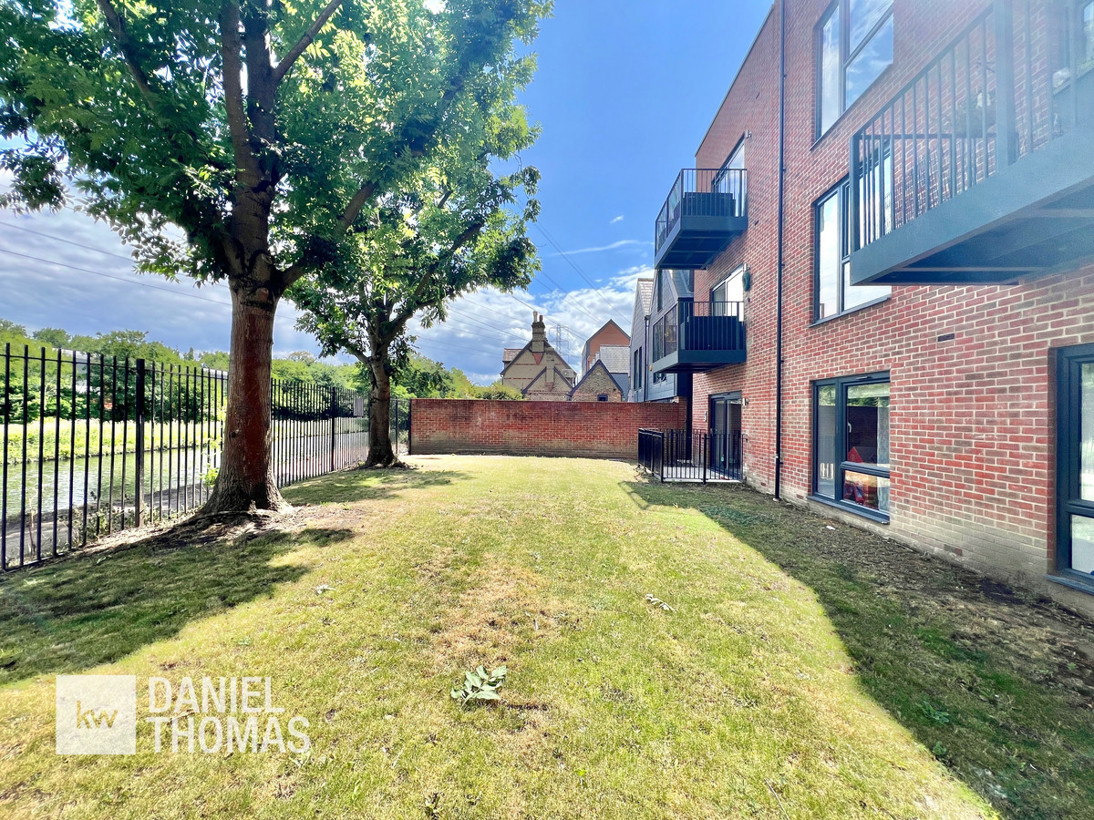 Waterfront Court Hazlemere Marina, Waltham Abbey, EN9, photo 13