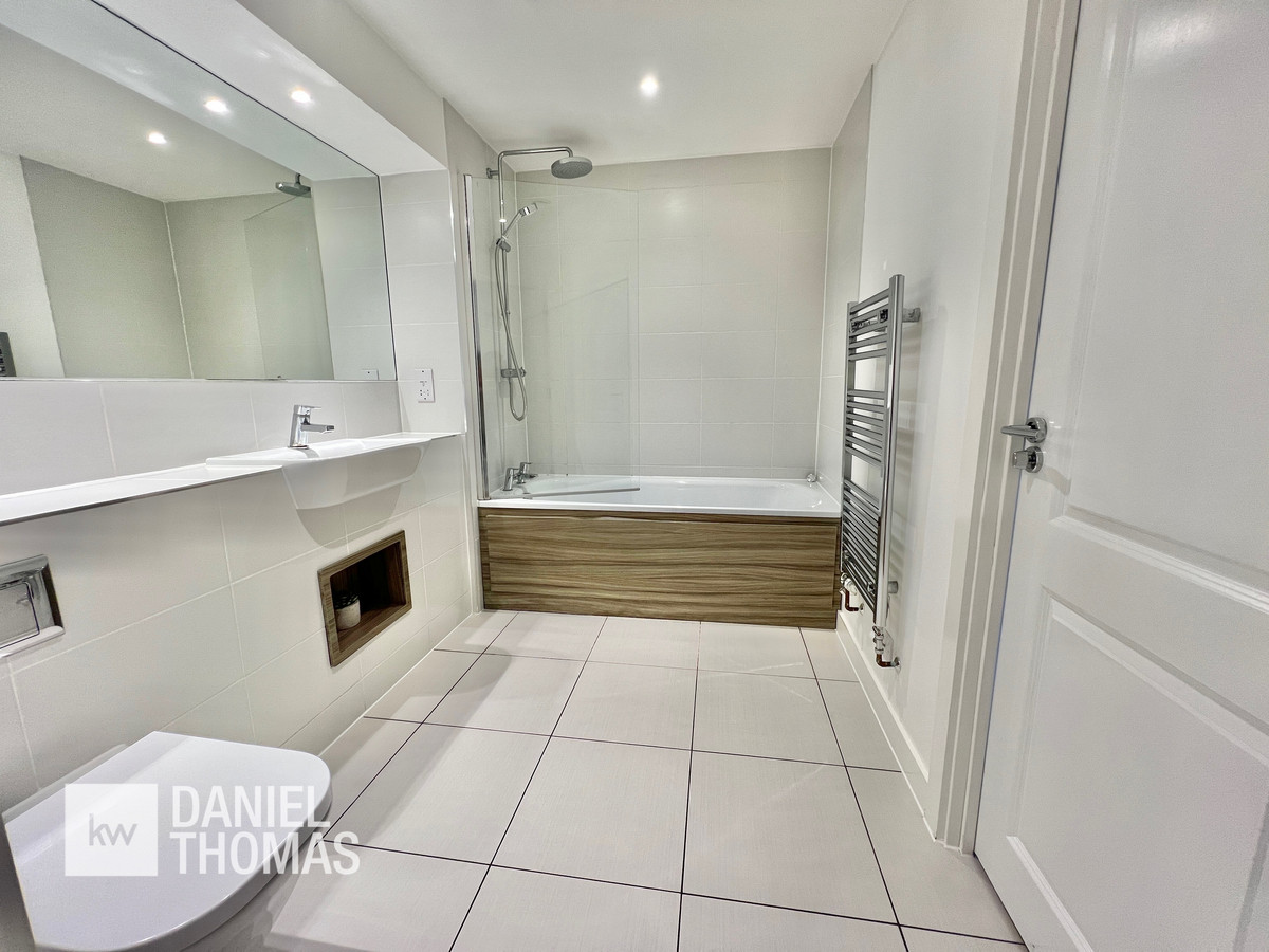 Waterfront Court Hazlemere Marina, Waltham Abbey, EN9, photo 9