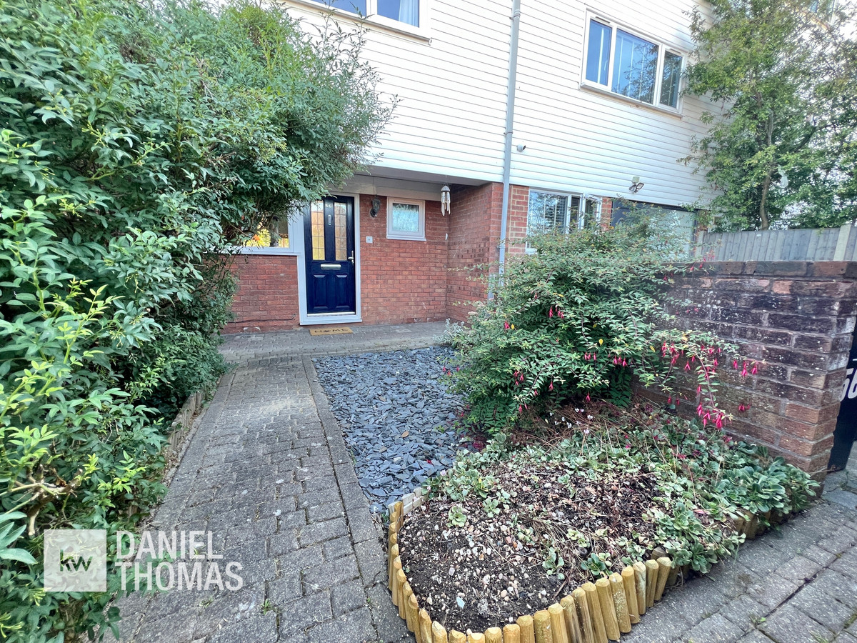 Abbotts Drive, Waltham Abbey, EN9, photo 2