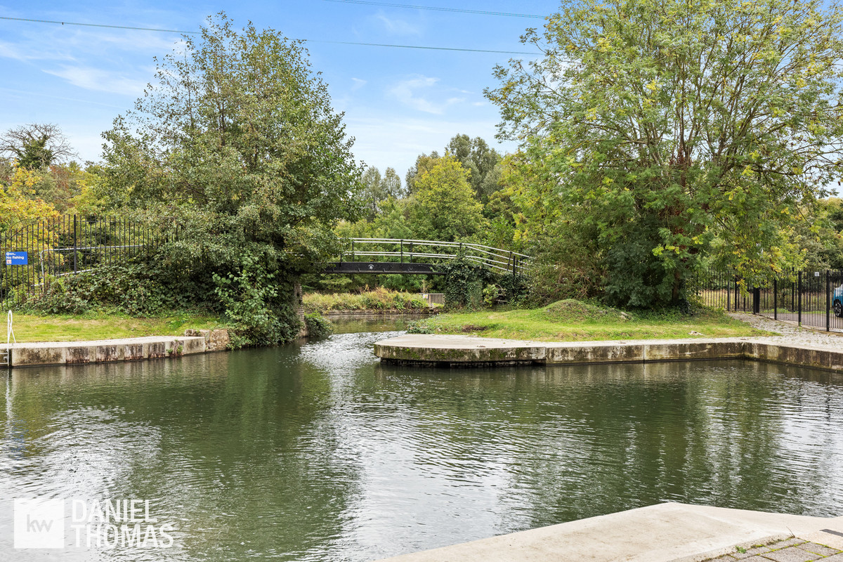 Waterfront Court Hazlemere Marina, Waltham Abbey, EN9, photo 18