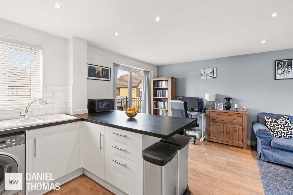 DANIEL THOMAS | Ashleigh Court, Waltham Abbey, EN9 3AG, photo 6