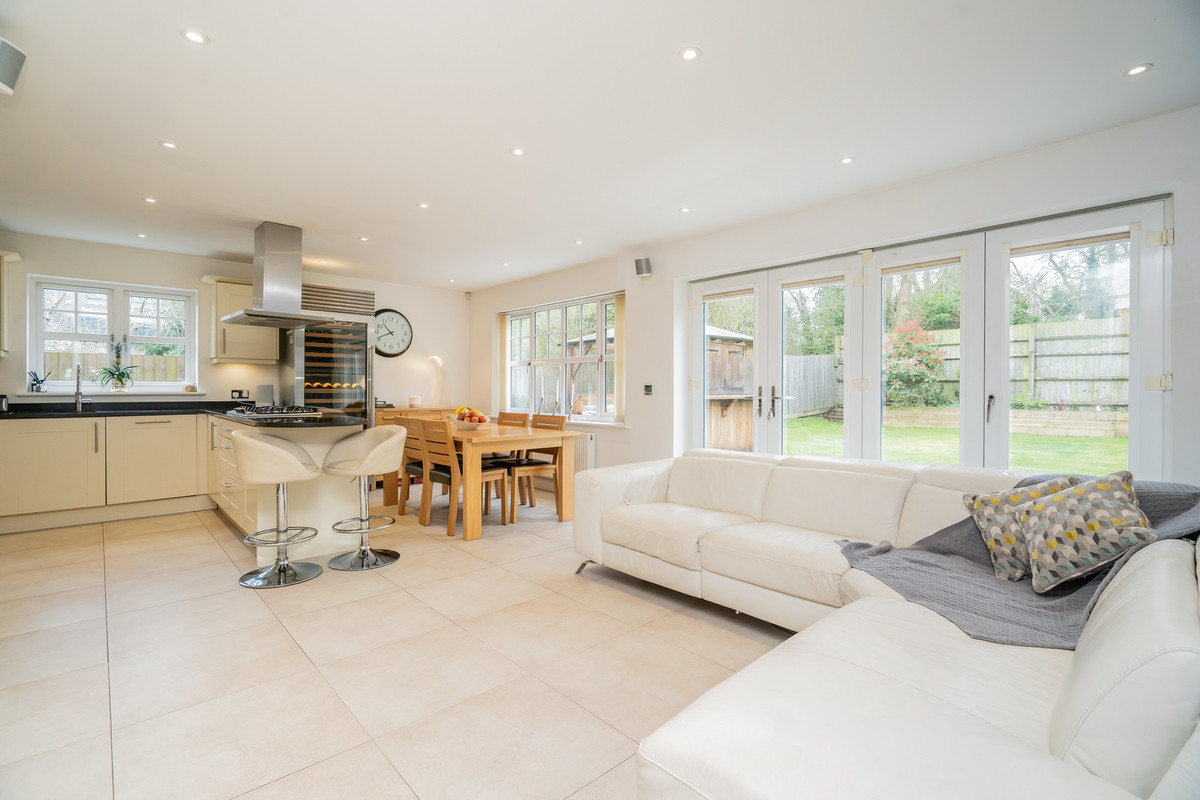 Cedar Court, Newport Pagnell, Milton Keynes MK14, photo 3