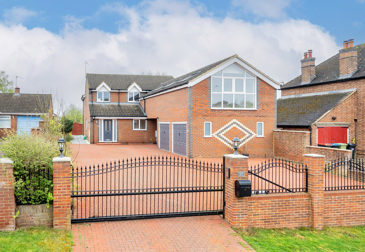 London Road, Loughton, Milton Keynes MK5