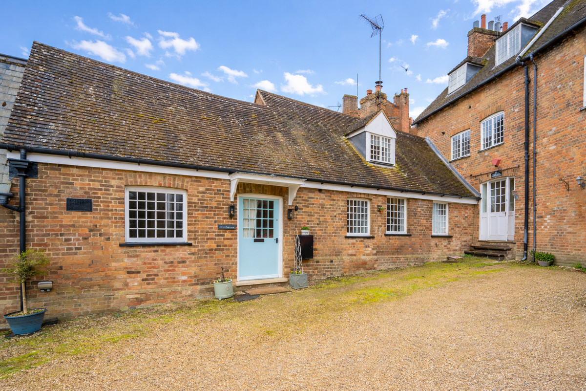 Rawlings Court, Woburn MK17