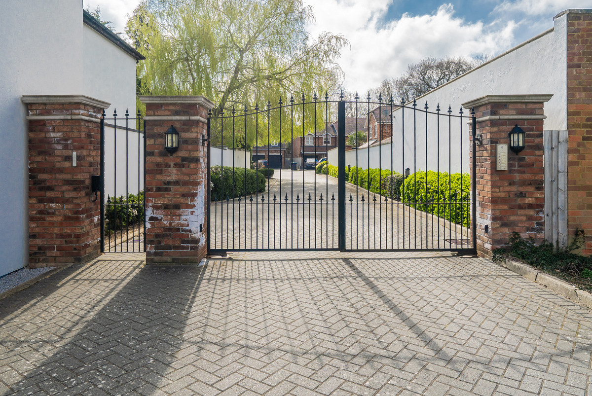 Cedar Court, Newport Pagnell, Milton Keynes MK14, photo 36