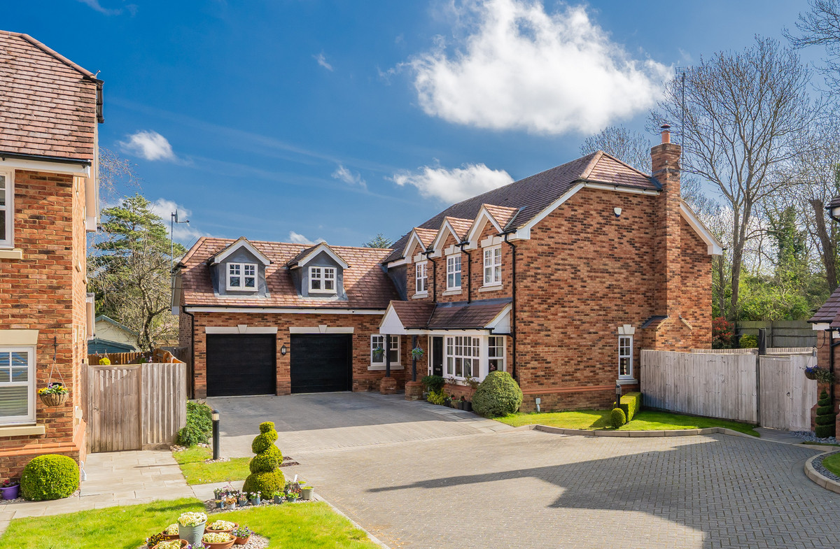 Cedar Court, Newport Pagnell, Milton Keynes MK14, photo 2