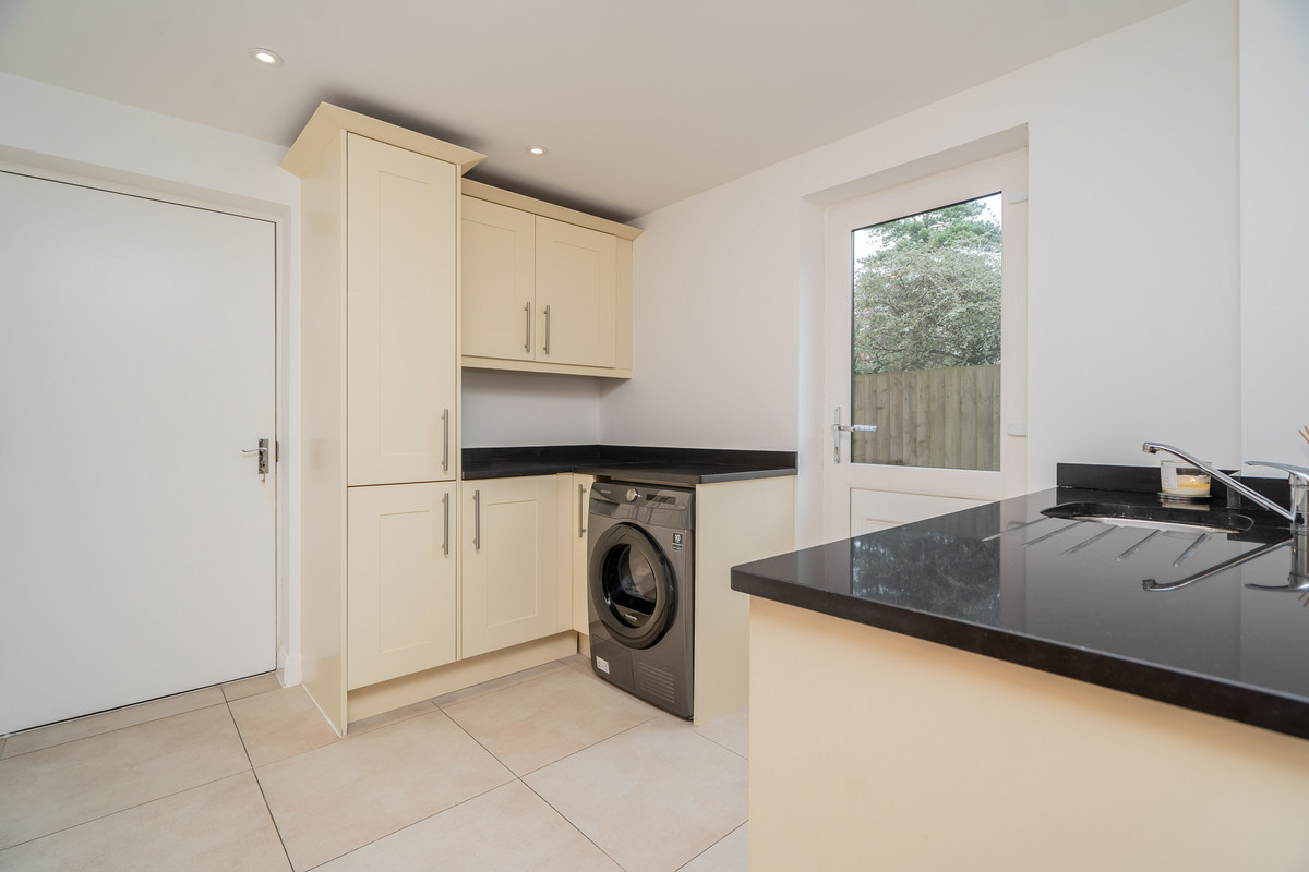 Cedar Court, Newport Pagnell, Milton Keynes MK14, photo 6
