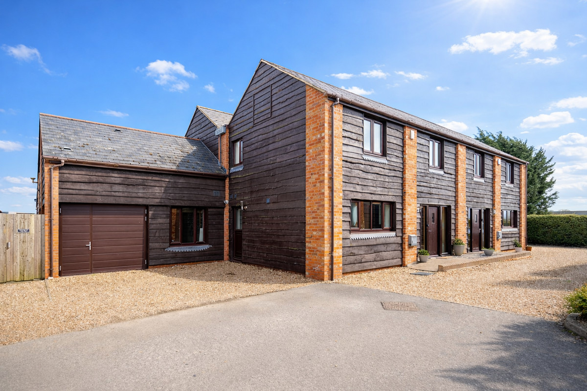 Pyms Stables, Newport Pagnell, MK16