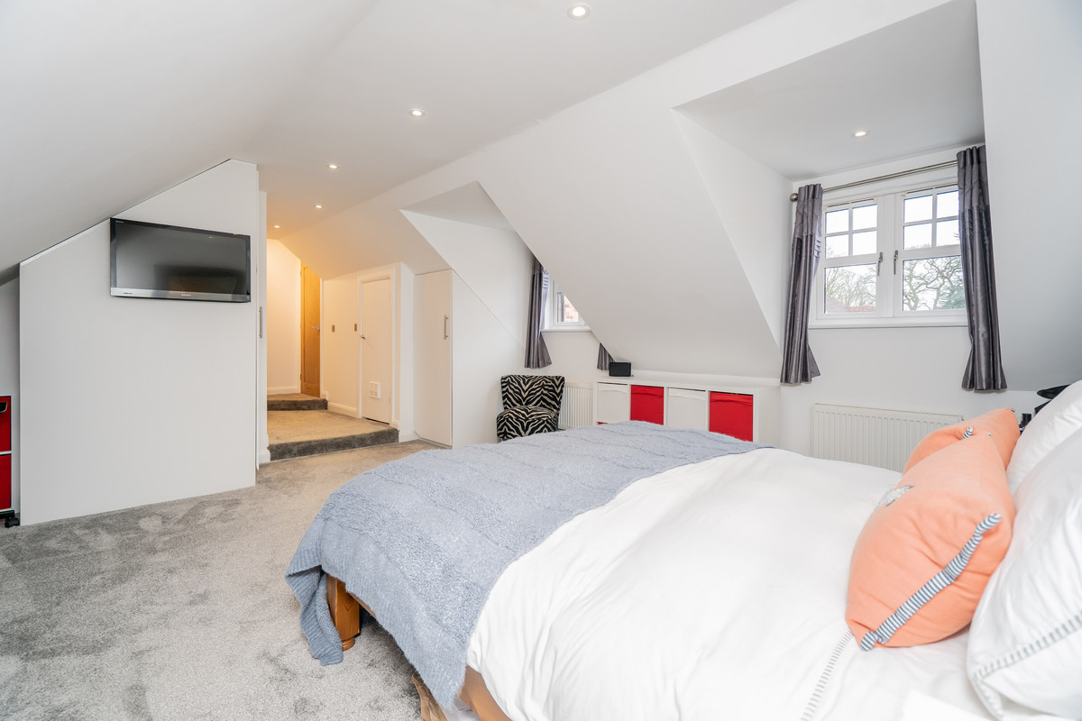 Cedar Court, Newport Pagnell, Milton Keynes MK14, photo 30