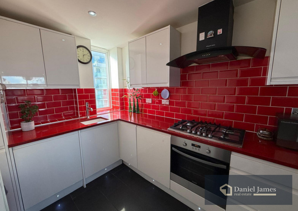 Barrier Point Road, London, E16, photo 10