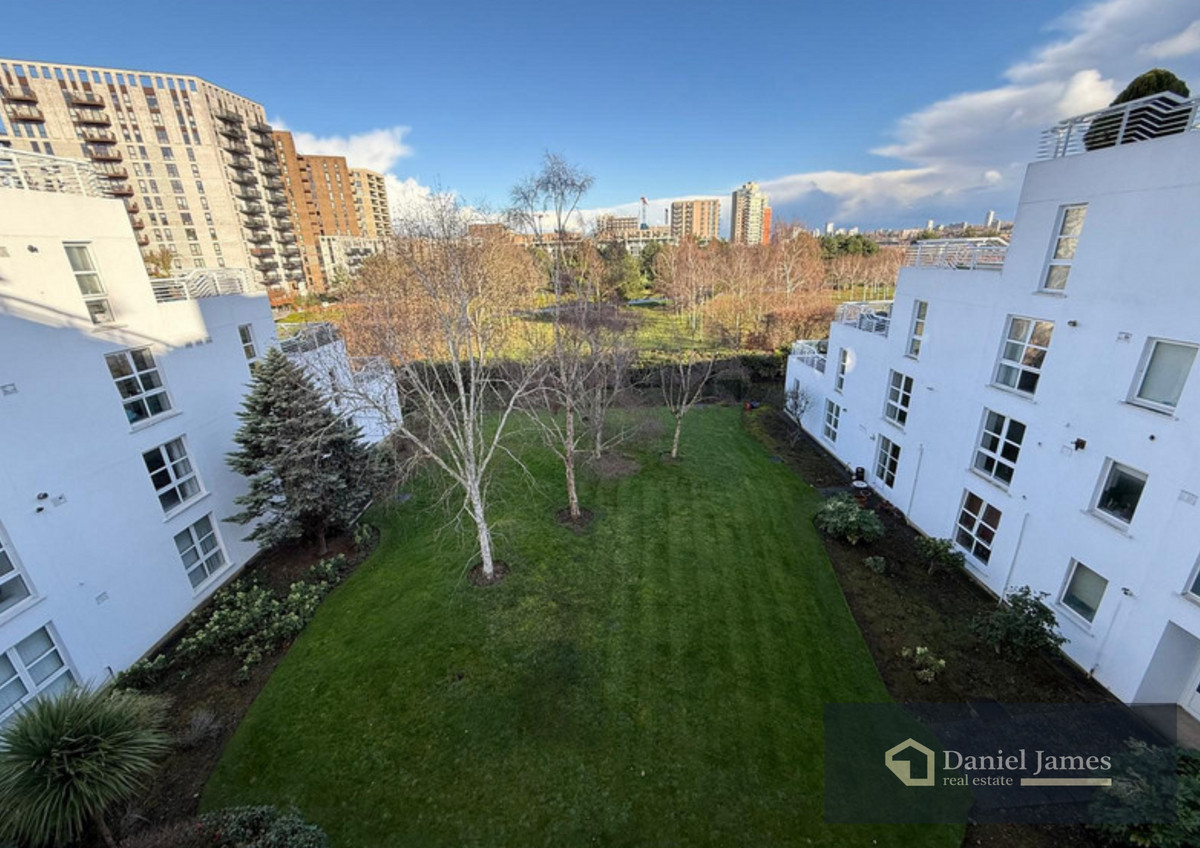 Barrier Point Road, London, E16, photo 13