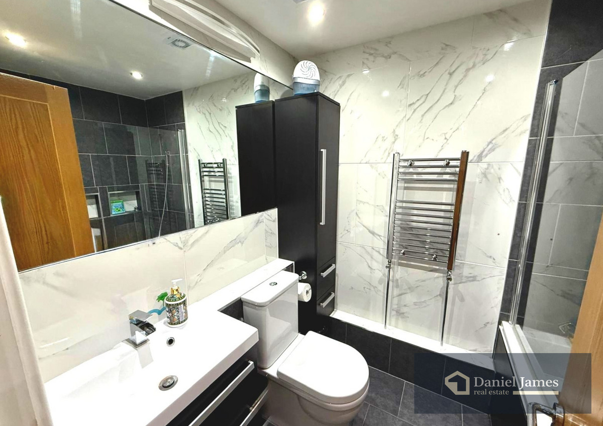 Barrier Point Road, London, E16, photo 12