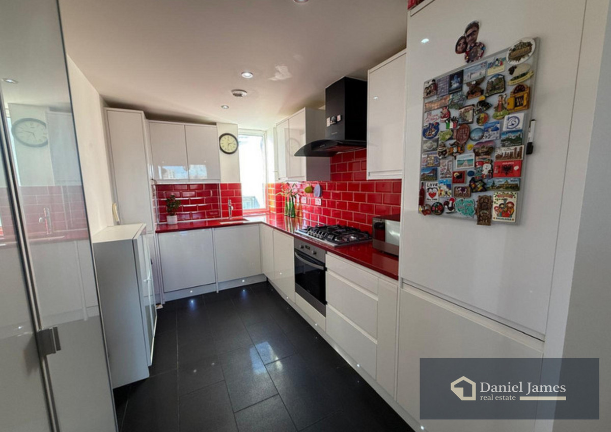 Barrier Point Road, London, E16, photo 11