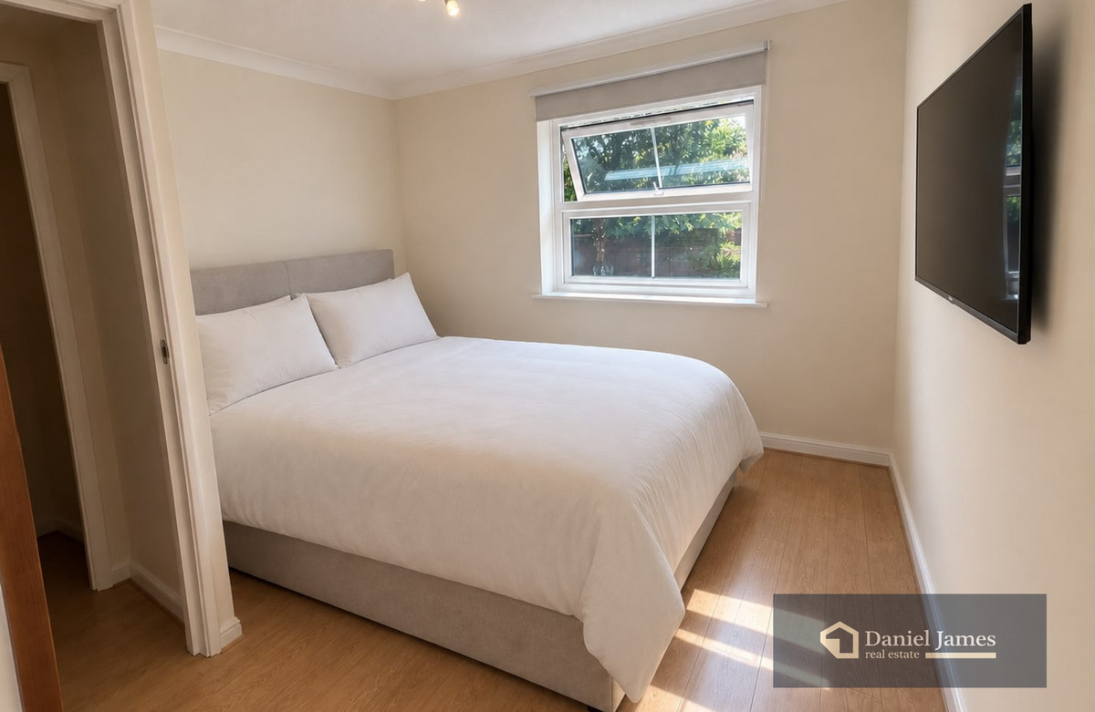 Manford Way, Chigwell, IG7, photo 3