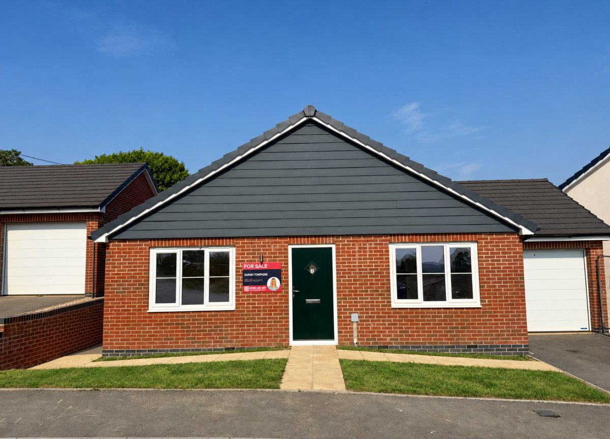 Broadweavers Close, Wincanton, BA9