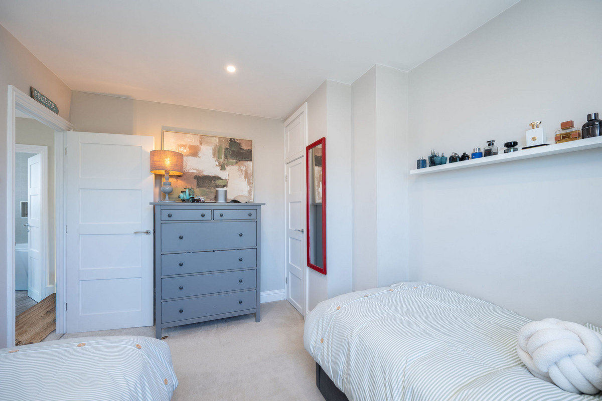 Hill Mead, Horsham, RH12, photo 23