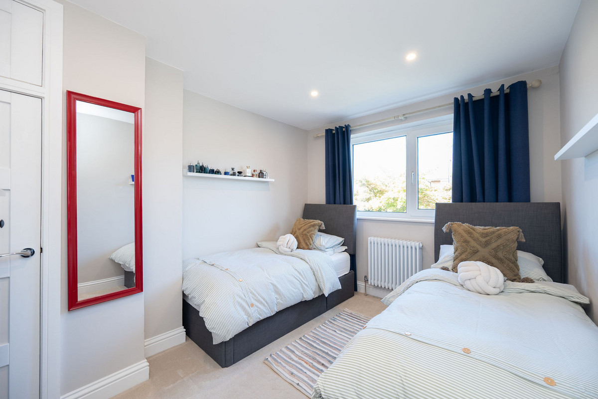 Hill Mead, Horsham, RH12, photo 22
