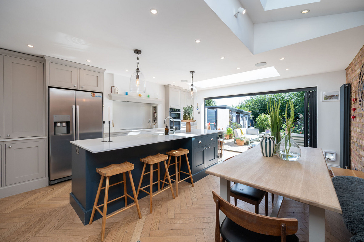 Hill Mead, Horsham, RH12, photo 3